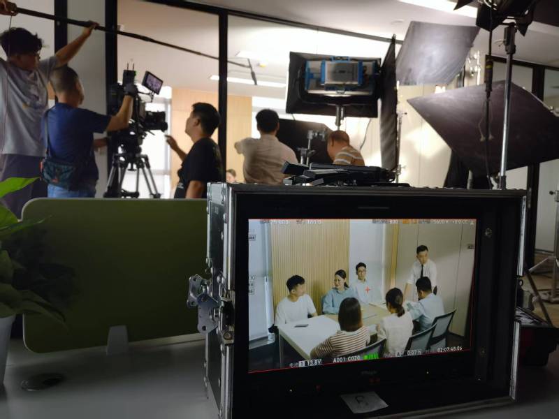 博湖县TVC拍摄公司：科技产品视觉化大师，诠释未来感与功能美学